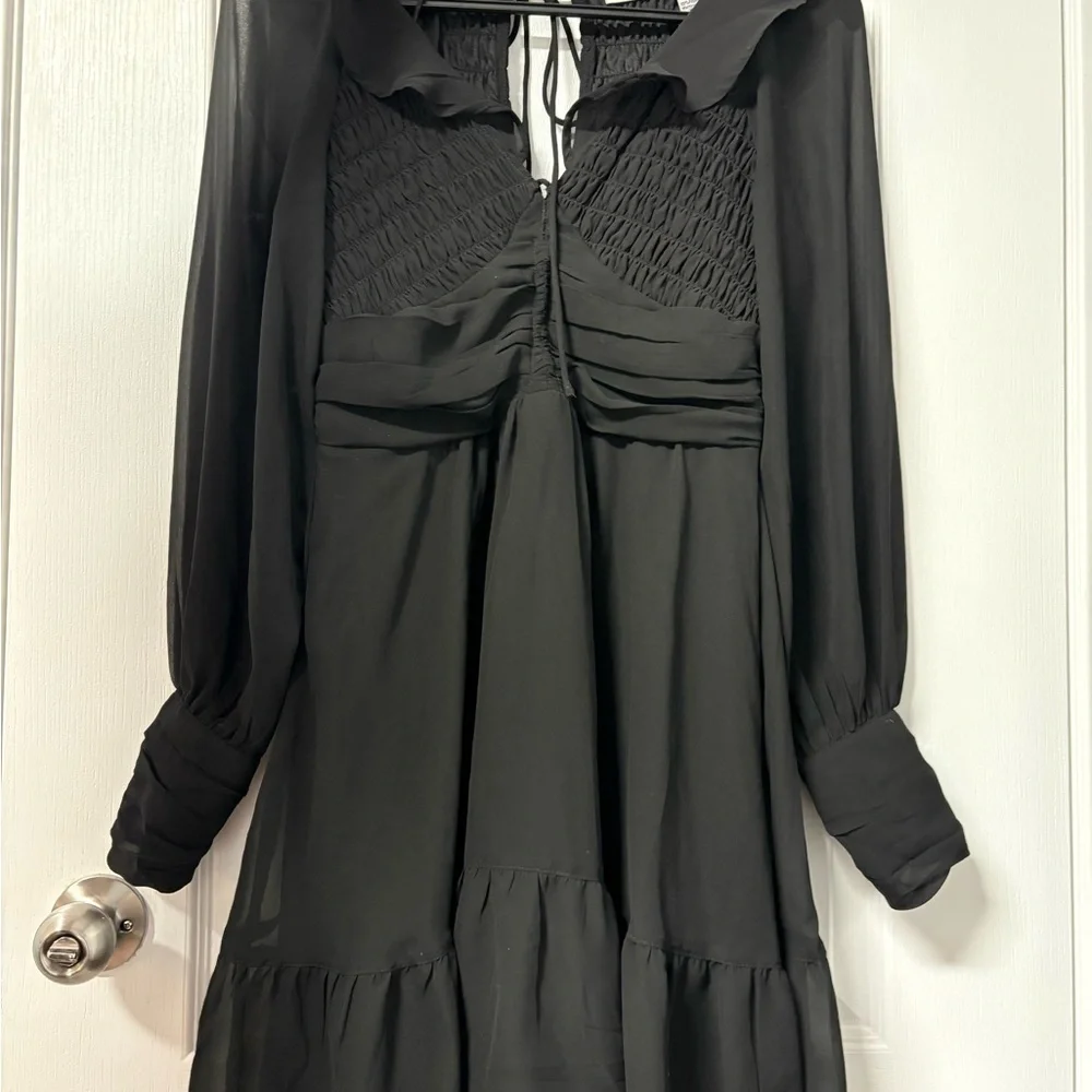 Preloved Elegant Black Dress - Picture 3 of 9